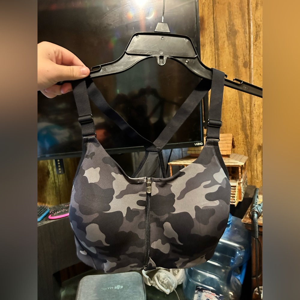 Women’s sports bra